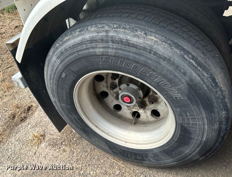 image for item EB2862 2002 Heil tank trailer