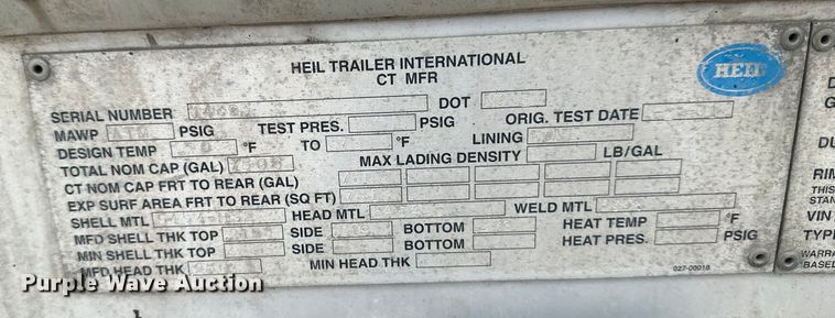 image for item EB2862 2002 Heil tank trailer