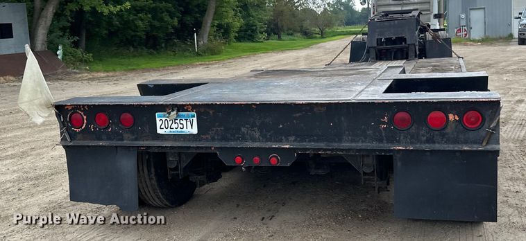 image for item EB2863 2001 Witzco Challenger RG-40 lowboy equipment trailer