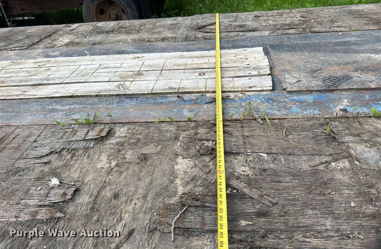 image for item EB2863 2001 Witzco Challenger RG-40 lowboy equipment trailer