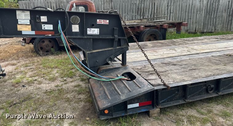 image for item EB2863 2001 Witzco Challenger RG-40 lowboy equipment trailer