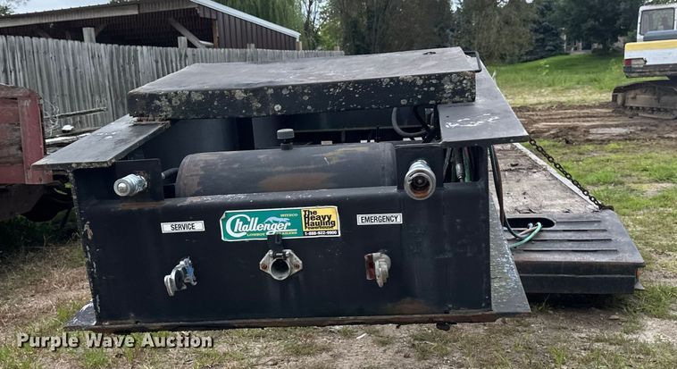 image for item EB2863 2001 Witzco Challenger RG-40 lowboy equipment trailer