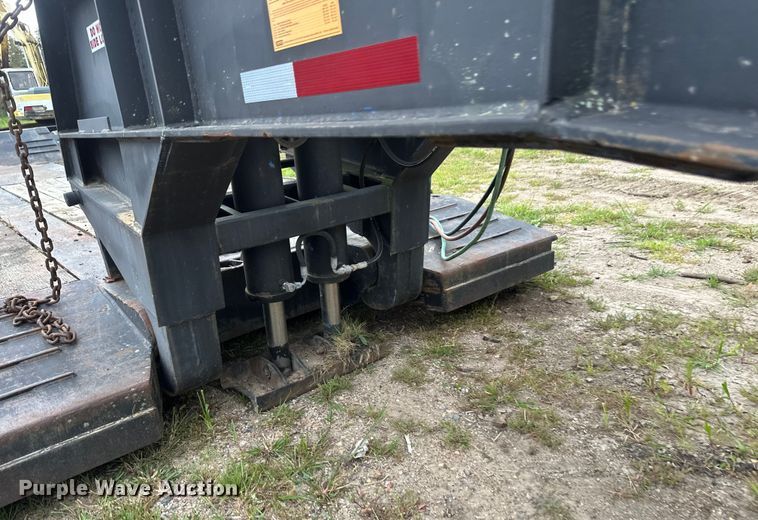 image for item EB2863 2001 Witzco Challenger RG-40 lowboy equipment trailer