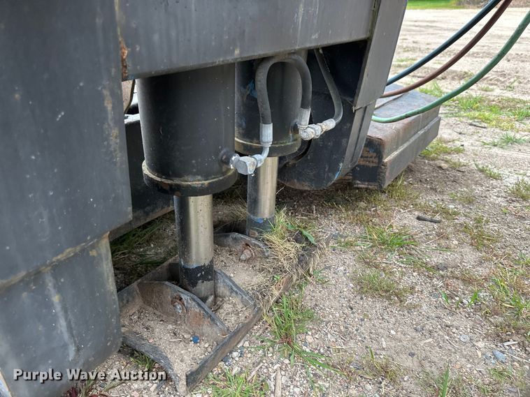 image for item EB2863 2001 Witzco Challenger RG-40 lowboy equipment trailer