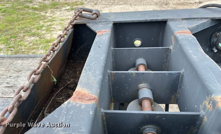 image for item EB2863 2001 Witzco Challenger RG-40 lowboy equipment trailer