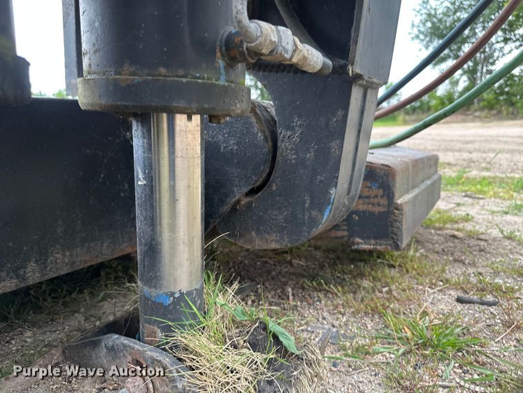 image for item EB2863 2001 Witzco Challenger RG-40 lowboy equipment trailer