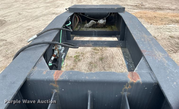 image for item EB2863 2001 Witzco Challenger RG-40 lowboy equipment trailer