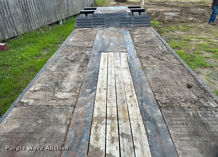 image for item EB2863 2001 Witzco Challenger RG-40 lowboy equipment trailer