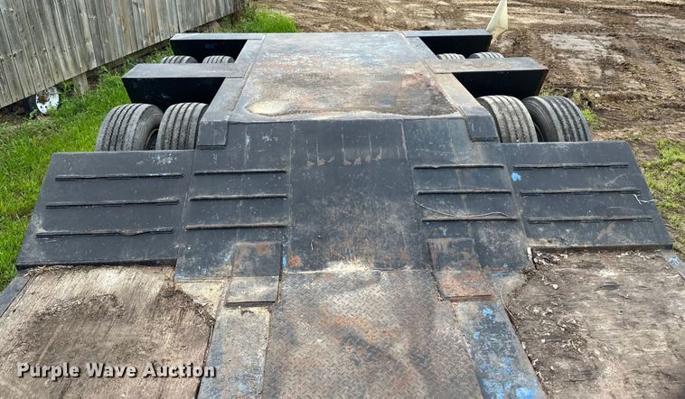 image for item EB2863 2001 Witzco Challenger RG-40 lowboy equipment trailer