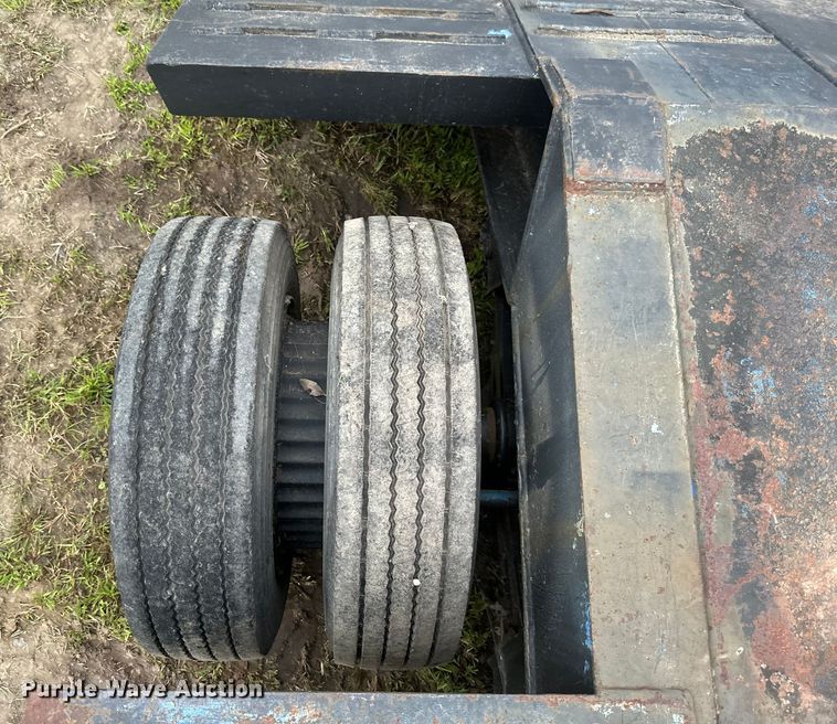 image for item EB2863 2001 Witzco Challenger RG-40 lowboy equipment trailer