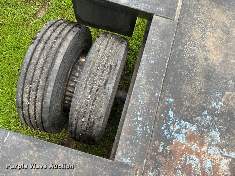 image for item EB2863 2001 Witzco Challenger RG-40 lowboy equipment trailer