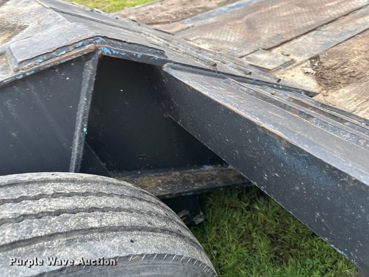 image for item EB2863 2001 Witzco Challenger RG-40 lowboy equipment trailer