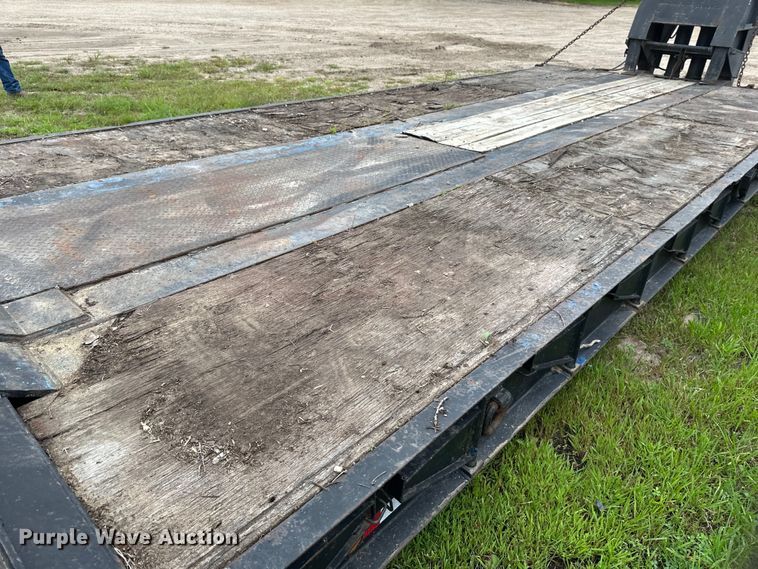 image for item EB2863 2001 Witzco Challenger RG-40 lowboy equipment trailer