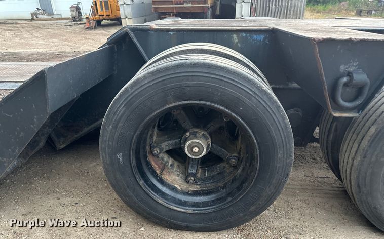 image for item EB2863 2001 Witzco Challenger RG-40 lowboy equipment trailer