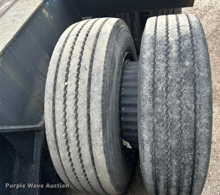 image for item EB2863 2001 Witzco Challenger RG-40 lowboy equipment trailer