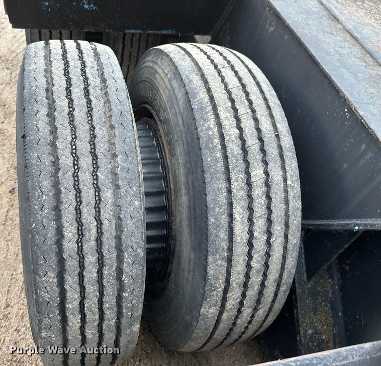 image for item EB2863 2001 Witzco Challenger RG-40 lowboy equipment trailer