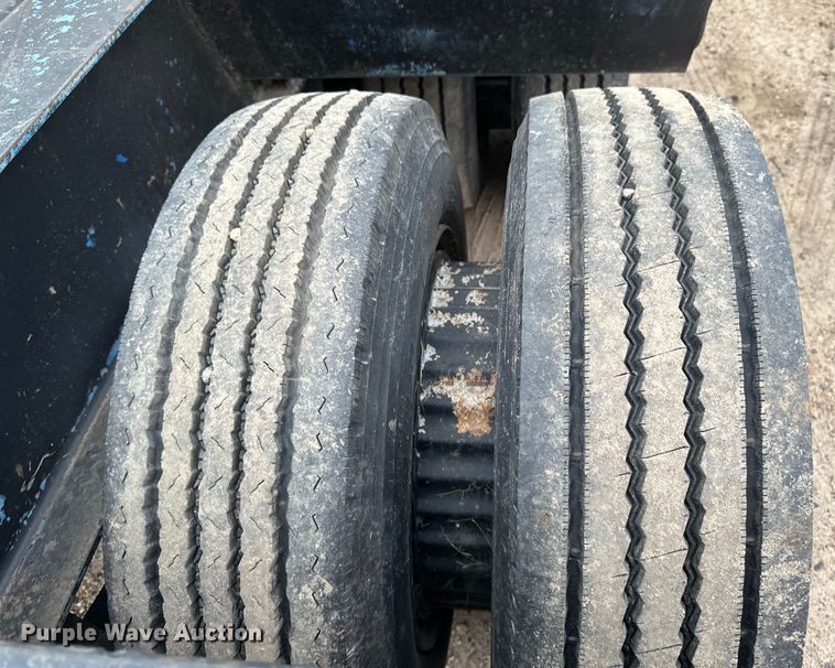 image for item EB2863 2001 Witzco Challenger RG-40 lowboy equipment trailer