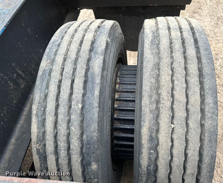 image for item EB2863 2001 Witzco Challenger RG-40 lowboy equipment trailer