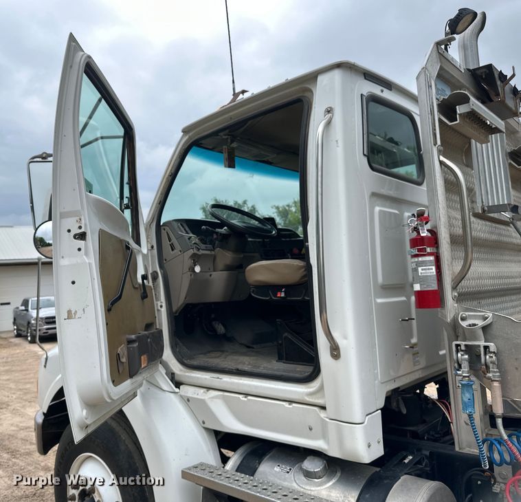 image for item EB2864 2008 Sterling LT semi truck
