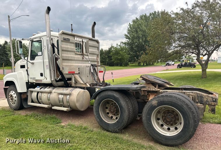 image for item EB2973 2012 Mack CHU613 semi truck