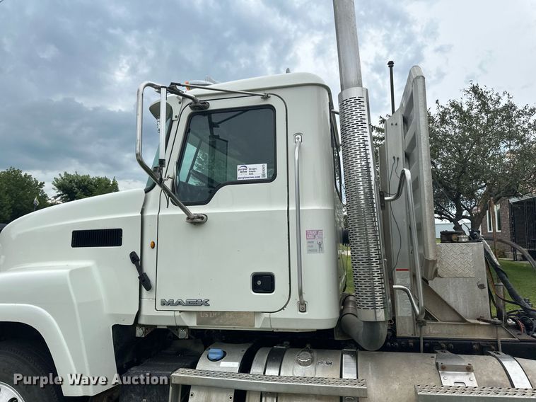 image for item EB2973 2012 Mack CHU613 semi truck