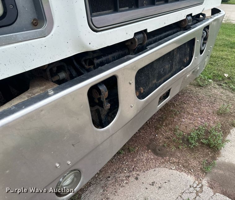 image for item EB2973 2012 Mack CHU613 semi truck