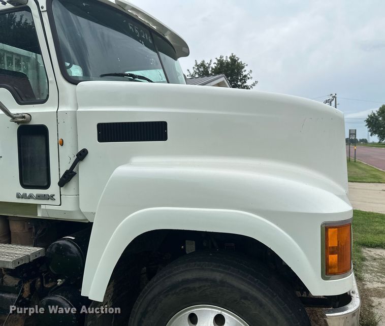 image for item EB2973 2012 Mack CHU613 semi truck