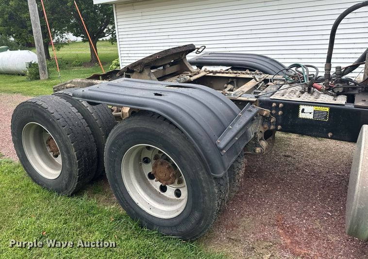 image for item EB2973 2012 Mack CHU613 semi truck