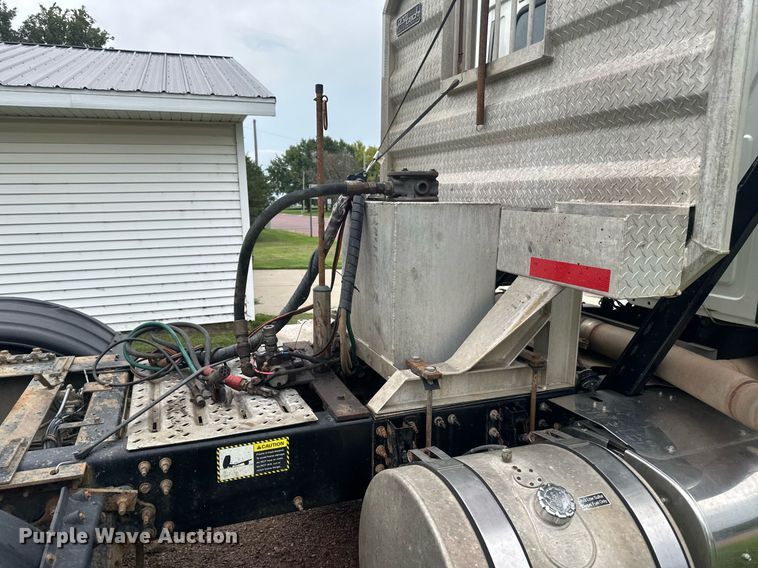 image for item EB2973 2012 Mack CHU613 semi truck