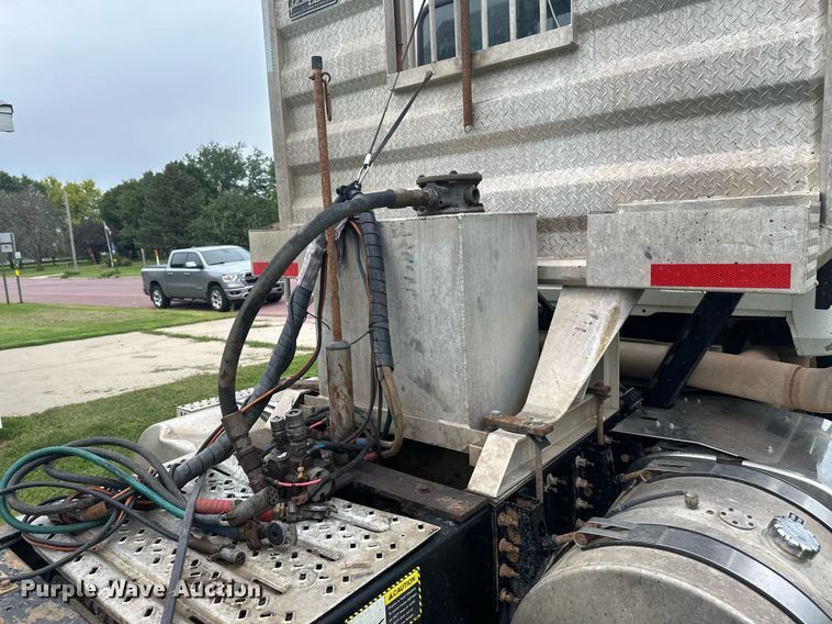 image for item EB2973 2012 Mack CHU613 semi truck