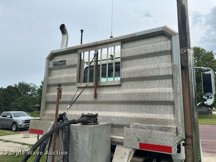 image for item EB2973 2012 Mack CHU613 semi truck