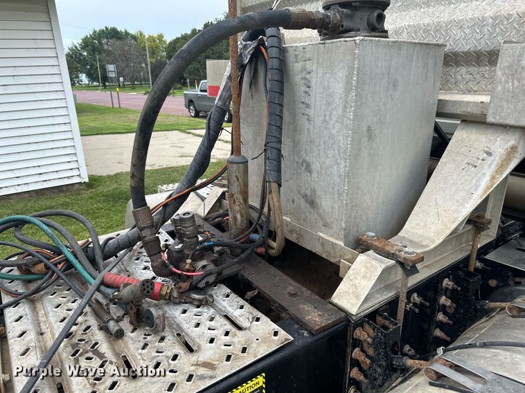 image for item EB2973 2012 Mack CHU613 semi truck