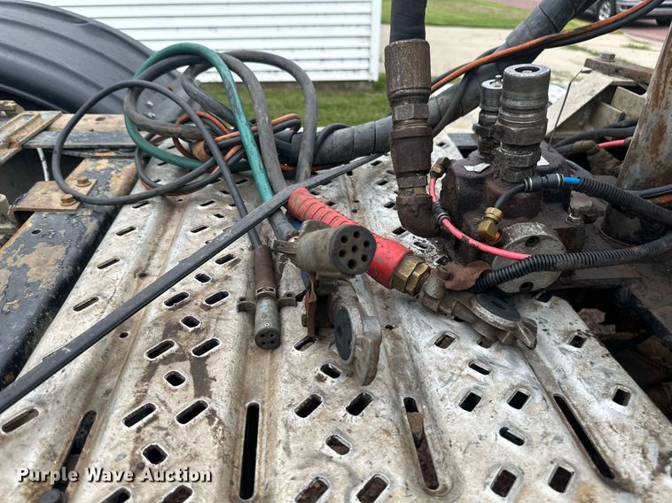 image for item EB2973 2012 Mack CHU613 semi truck