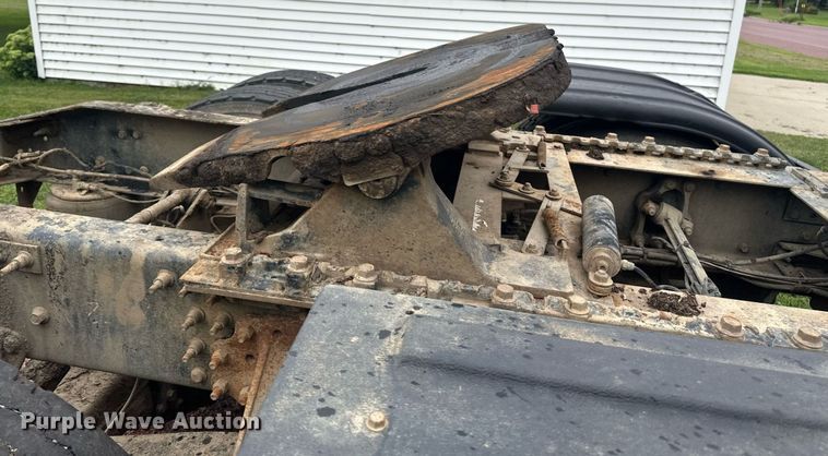 image for item EB2973 2012 Mack CHU613 semi truck