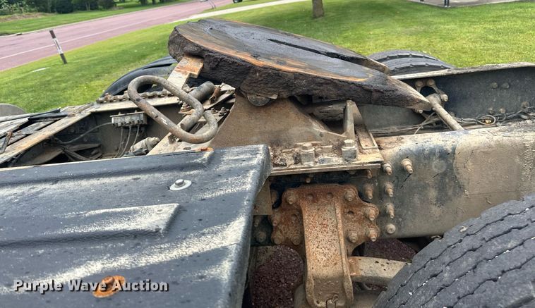 image for item EB2973 2012 Mack CHU613 semi truck