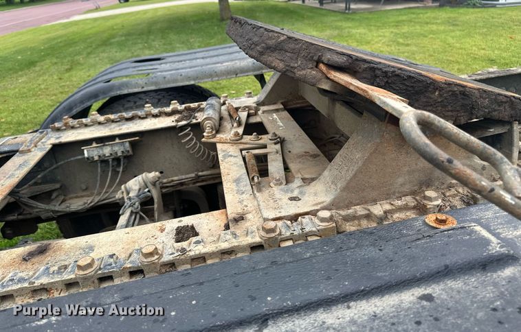 image for item EB2973 2012 Mack CHU613 semi truck