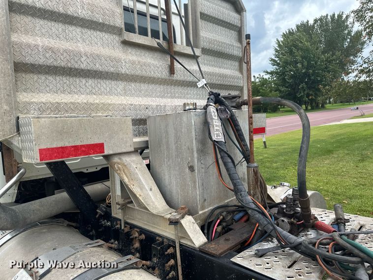 image for item EB2973 2012 Mack CHU613 semi truck