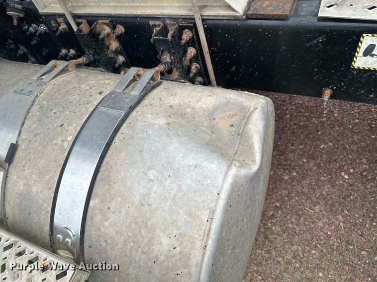 image for item EB2973 2012 Mack CHU613 semi truck