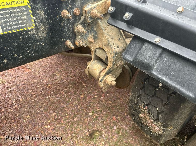 image for item EB2973 2012 Mack CHU613 semi truck