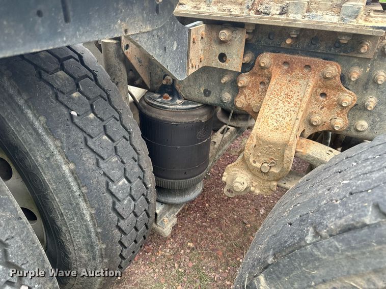 image for item EB2973 2012 Mack CHU613 semi truck