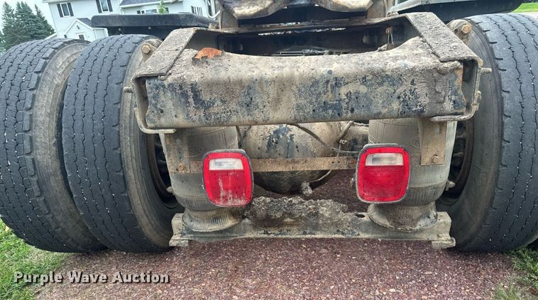 image for item EB2973 2012 Mack CHU613 semi truck