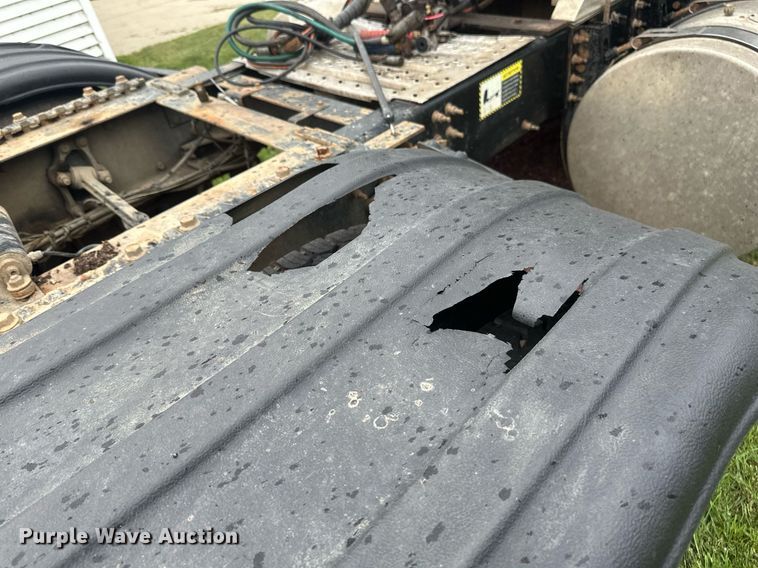 image for item EB2973 2012 Mack CHU613 semi truck