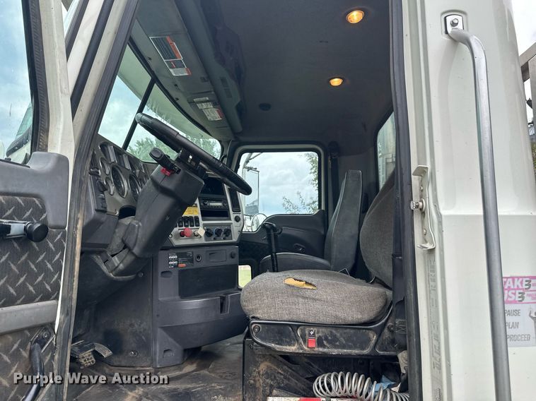 image for item EB2973 2012 Mack CHU613 semi truck