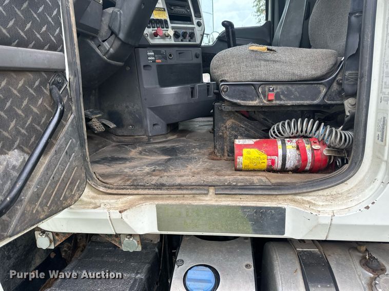 image for item EB2973 2012 Mack CHU613 semi truck