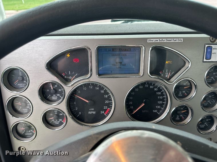 image for item EB2973 2012 Mack CHU613 semi truck