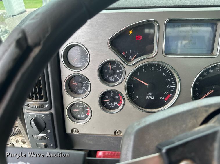 image for item EB2973 2012 Mack CHU613 semi truck