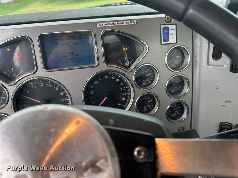 image for item EB2973 2012 Mack CHU613 semi truck