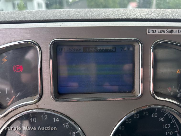 image for item EB2973 2012 Mack CHU613 semi truck