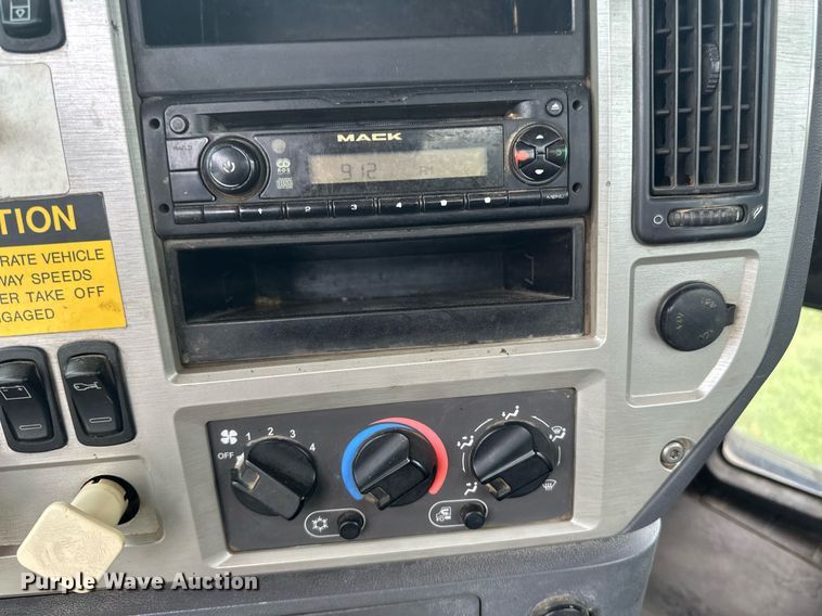 image for item EB2973 2012 Mack CHU613 semi truck