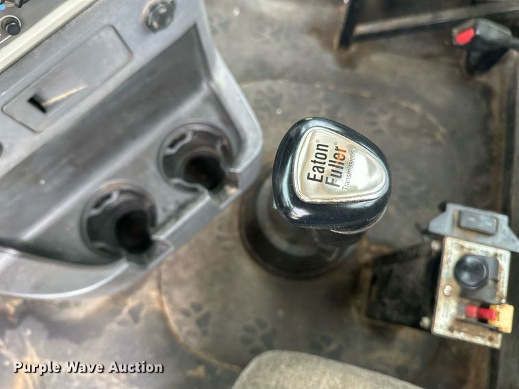 image for item EB2973 2012 Mack CHU613 semi truck